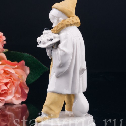 Фарфорвая статуэтка Пьеро, Hertwig & Co, Германия, 1920-30 гг.