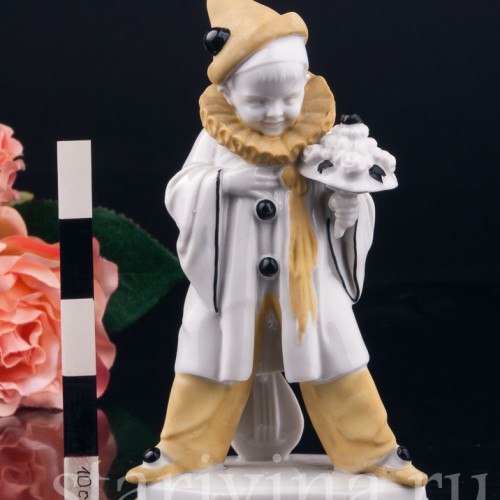 Фарфорвая статуэтка Пьеро, Hertwig & Co, Германия, 1920-30 гг.