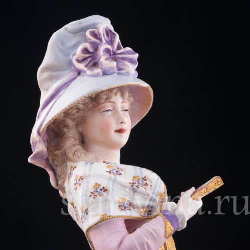 Фарфорвая статуэтка Дама в шляпке с веером, Франция, 19 в.