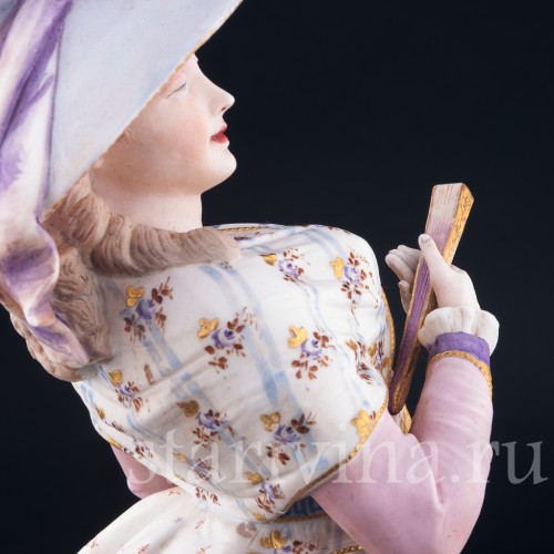 Фарфорвая статуэтка Дама в шляпке с веером, Франция, 19 в.
