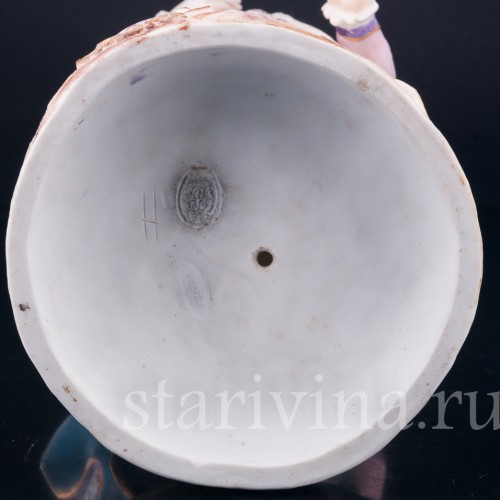 Фарфорвая статуэтка Дама в шляпке с веером, Франция, 19 в.