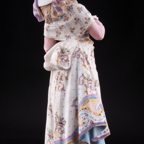 Фарфорвая статуэтка Дама в шляпке с веером, Франция, 19 в.