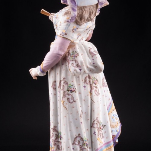 Фарфорвая статуэтка Дама в шляпке с веером, Франция, 19 в.