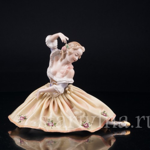 Балерина в желтом, Volkstedt, Германия, вт. пол. 20 в