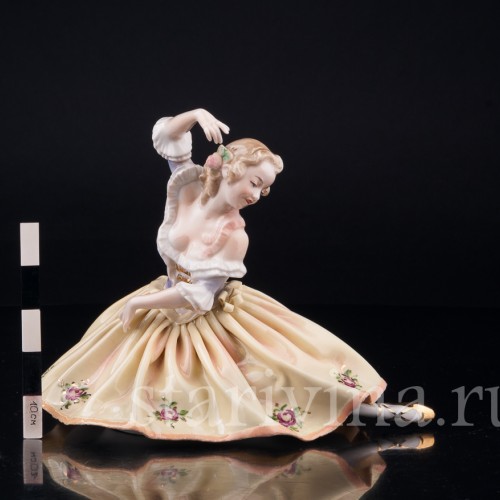 Балерина в желтом, Volkstedt, Германия, вт. пол. 20 в