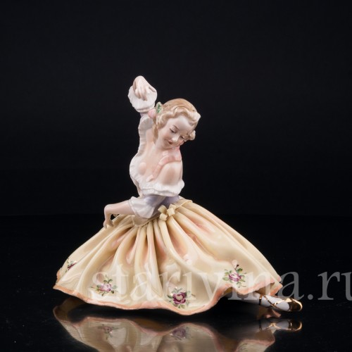 Балерина в желтом, Volkstedt, Германия, вт. пол. 20 в