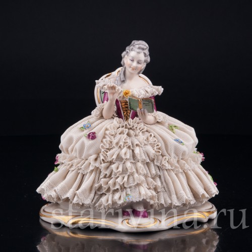 Девушка с книгой, кружевная, Дрезден, Германия, сер. 20 в