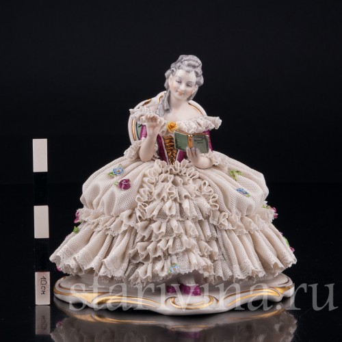 Девушка с книгой, кружевная, Дрезден, Германия, сер. 20 в