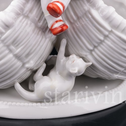 Девочка и котенок, Hertwig & Co, Германия, 1920-30 гг