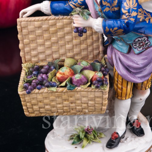 Пара с корзинами фруктов, Volkstedt, Германия, кон. 19 - нач. 20 вв