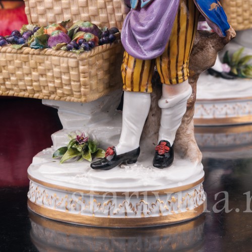Пара с корзинами фруктов, Volkstedt, Германия, кон. 19 - нач. 20 вв