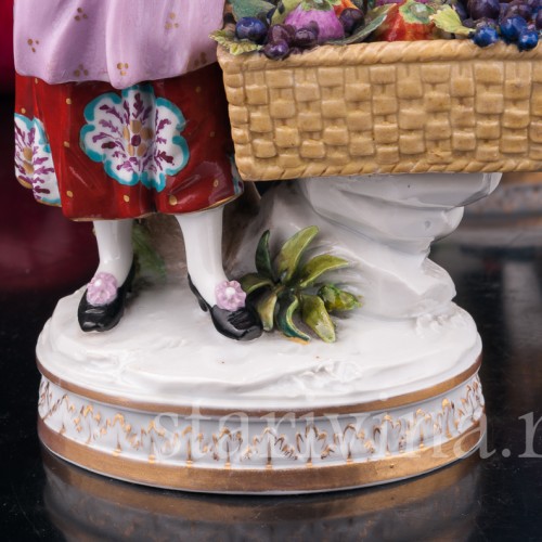 Пара с корзинами фруктов, Volkstedt, Германия, кон. 19 - нач. 20 вв