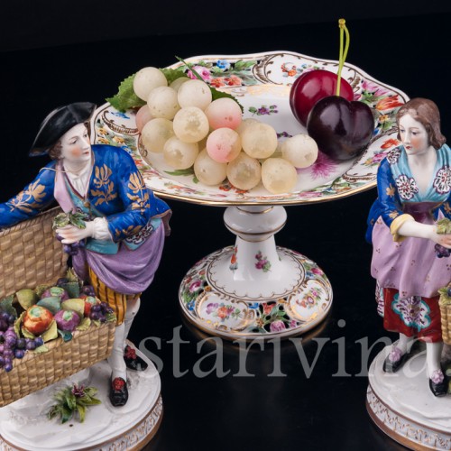 Пара с корзинами фруктов, Volkstedt, Германия, кон. 19 - нач. 20 вв