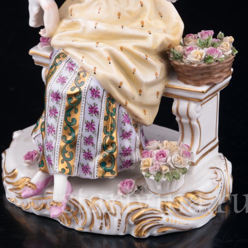 Фарфорвая статуэтка Девушка-цветочница, продавщица цветов, Dressel, Kister & Co, Германия, 1907-20 гг.