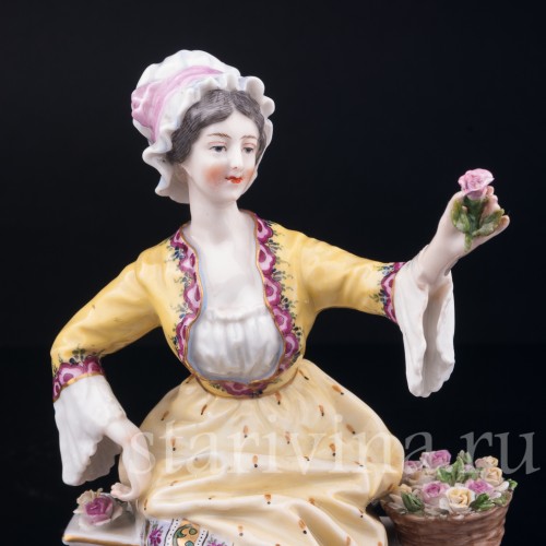 Фарфорвая статуэтка Девушка-цветочница, продавщица цветов, Dressel, Kister & Co, Германия, 1907-20 гг.