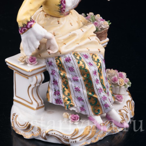 Фарфорвая статуэтка Девушка-цветочница, продавщица цветов, Dressel, Kister & Co, Германия, 1907-20 гг.