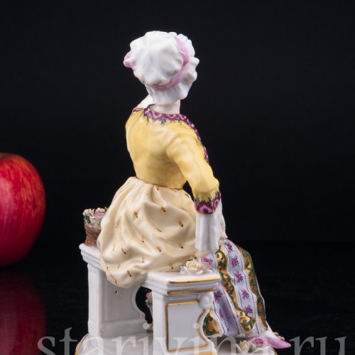 Фарфорвая статуэтка Девушка-цветочница, продавщица цветов, Dressel, Kister & Co, Германия, 1907-20 гг.