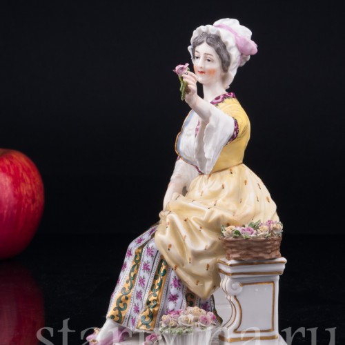 Фарфорвая статуэтка Девушка-цветочница, продавщица цветов, Dressel, Kister & Co, Германия, 1907-20 гг.