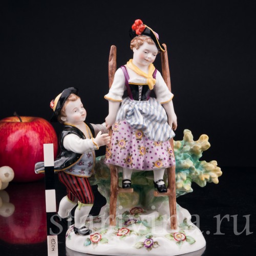 Антикварная фарфоровая статуэтка "На ходулях", играющие дети, Karl Ens, Германия, кон. 19 в.