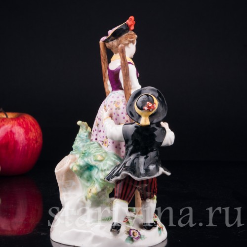 Антикварная фарфоровая статуэтка "На ходулях", играющие дети, Karl Ens, Германия, кон. 19 в.