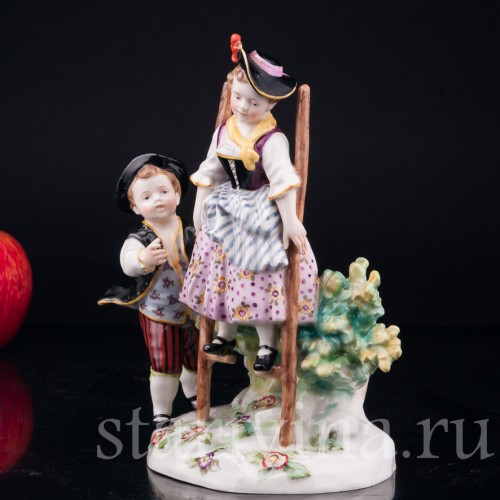 Антикварная фарфоровая статуэтка "На ходулях", играющие дети, Karl Ens, Германия, кон. 19 в.