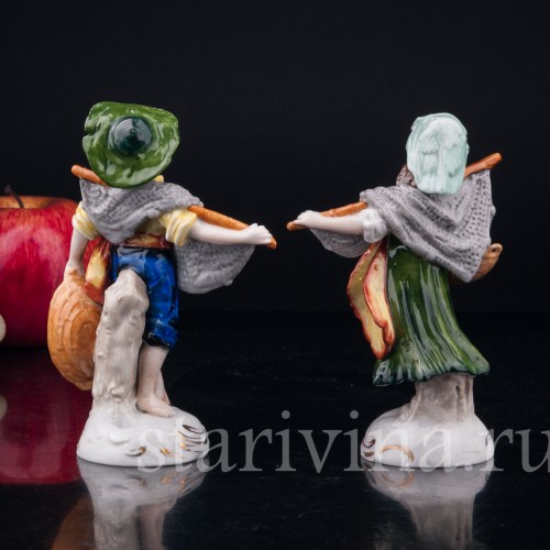 Фигурка из фарфора "Рыбаки", дети с рыбацкими сетями и корзинами для рыбы, Sitzendorf, Германия, вт. пол. 20 в.