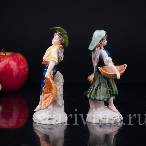 Фигурка из фарфора "Рыбаки", дети с рыбацкими сетями и корзинами для рыбы, Sitzendorf, Германия, вт. пол. 20 в.