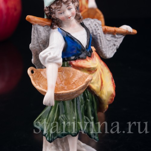 Фигурка из фарфора "Рыбаки", дети с рыбацкими сетями и корзинами для рыбы, Sitzendorf, Германия, вт. пол. 20 в.