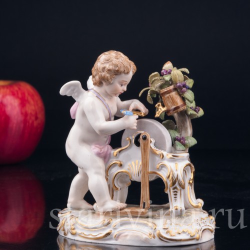 Ангелочек (Амур), точащий стрелу, Meissen, Германия, 19 в