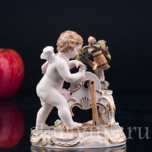 Ангелочек (Амур), точащий стрелу, Meissen, Германия, 19 в