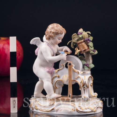 Ангелочек (Амур), точащий стрелу, Meissen, Германия, 19 в