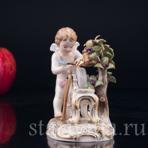 Ангелочек (Амур), точащий стрелу, Meissen, Германия, 19 в