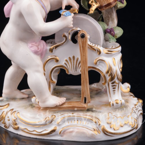 Ангелочек (Амур), точащий стрелу, Meissen, Германия, 19 в