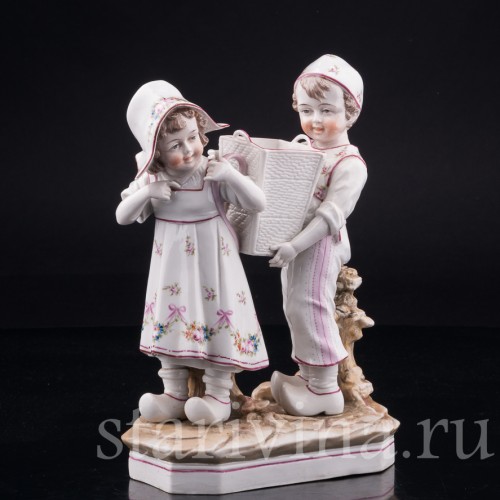 Старинная фигурка из фарфора Дети с корзиной, Ernst Bohne Sohne, Германия, 1901-37 гг.