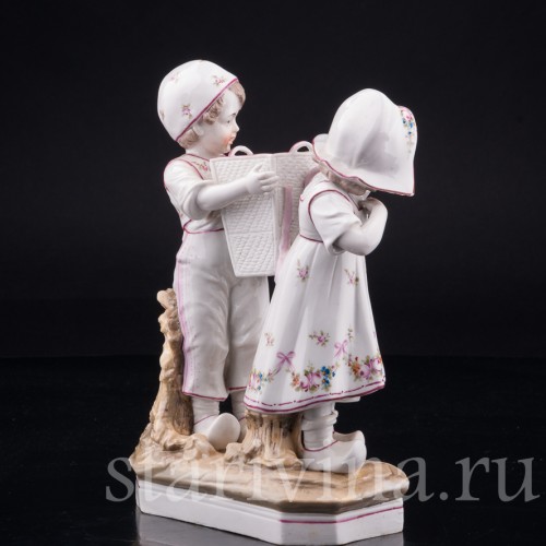 Старинная фигурка из фарфора Дети с корзиной, Ernst Bohne Sohne, Германия, 1901-37 гг.