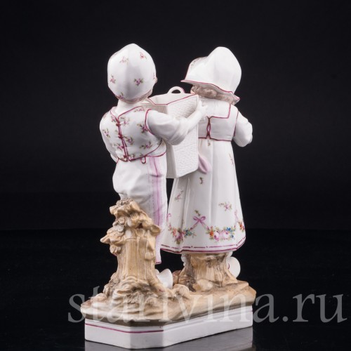 Старинная фигурка из фарфора Дети с корзиной, Ernst Bohne Sohne, Германия, 1901-37 гг.