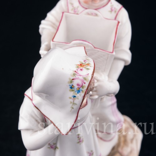Старинная фигурка из фарфора Дети с корзиной, Ernst Bohne Sohne, Германия, 1901-37 гг.