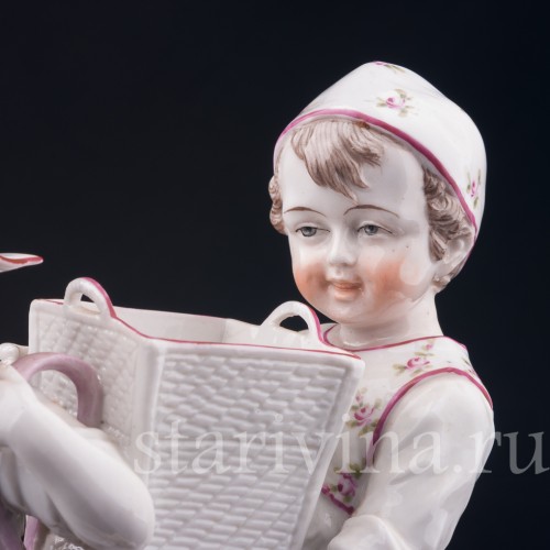Старинная фигурка из фарфора Дети с корзиной, Ernst Bohne Sohne, Германия, 1901-37 гг.