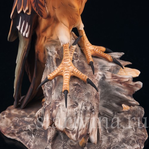 Статуэтка птицы из фарфора Сокол, Capodimonte, Италия, 1985 г.