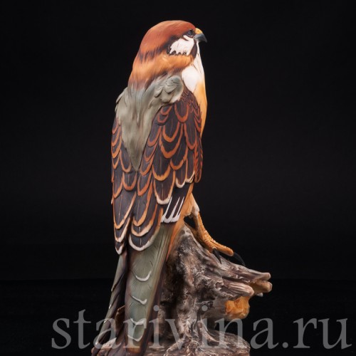 Статуэтка птицы из фарфора Сокол, Capodimonte, Италия, 1985 г.