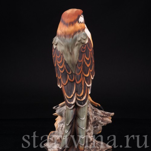 Статуэтка птицы из фарфора Сокол, Capodimonte, Италия, 1985 г.