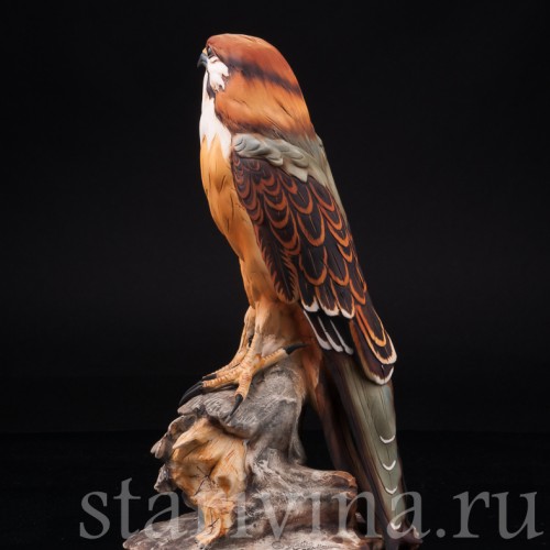 Статуэтка птицы из фарфора Сокол, Capodimonte, Италия, 1985 г.