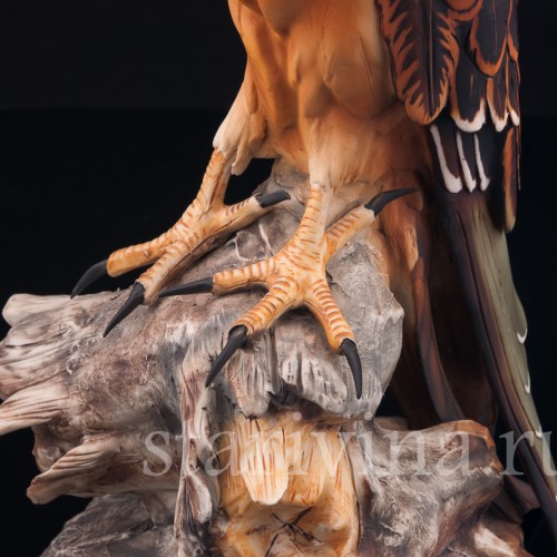 Статуэтка птицы из фарфора Сокол, Capodimonte, Италия, 1985 г.