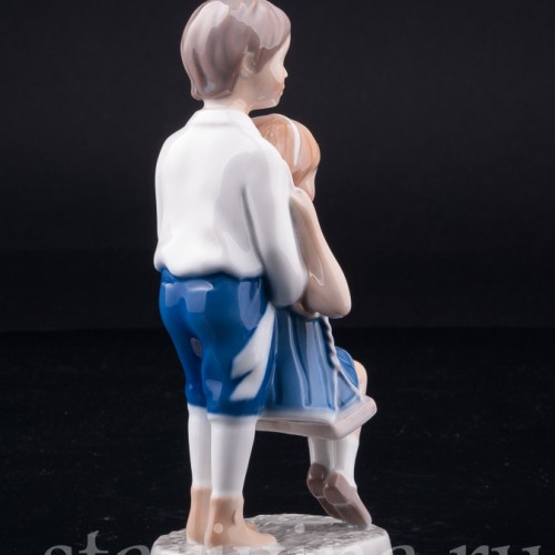 Фигурка из фарфора "Радостный полет", дети на качелях, Bing & Grondahl, Дания, 1986 г.