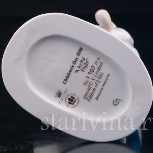 Фигурка из фарфора "Радостный полет", дети на качелях, Bing & Grondahl, Дания, 1986 г.