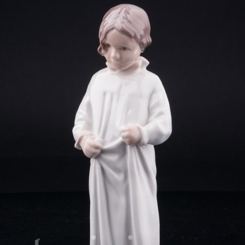 Фарфорвая статуэтка Девочка в ночной рубашке, Bing & Grondahl, Дания, 1970 гг.
