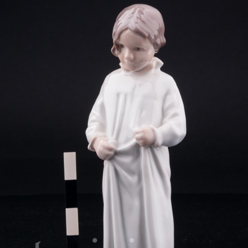 Фарфорвая статуэтка Девочка в ночной рубашке, Bing & Grondahl, Дания, 1970 гг.