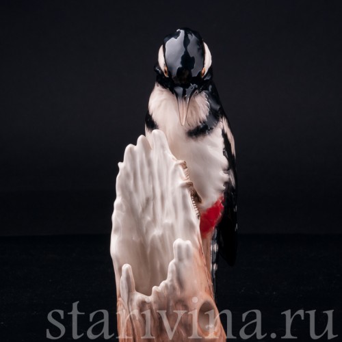 Статуэтка птицы из фарфора Пестрый дятел, Goebel, Германия, 1967 г.