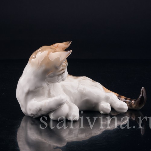 Котенок играющий с мячом, Hutschenreuther, Германия, 1960 гг