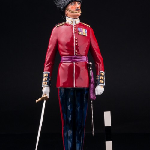 Фарфорвая статуэтка соладата Капитан шотландской гвардии, Дрезден, Германия, сер. 20 в.